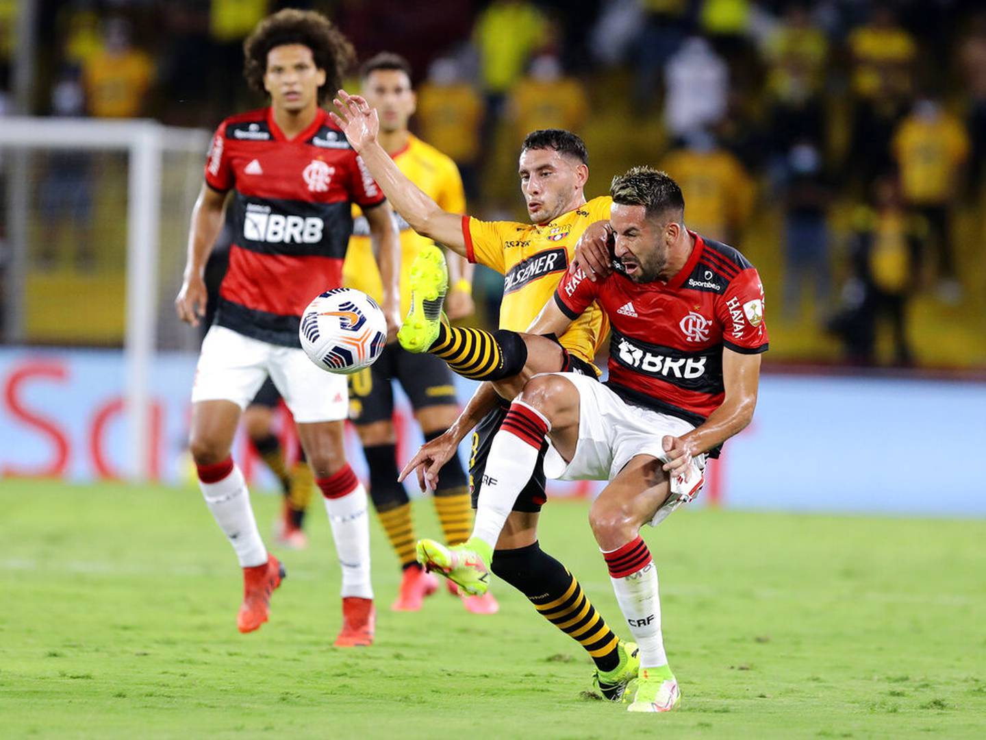 Em inscrição para Copa Libertadores, Flamengo inclui Mauricio Isla e nove  jovens da categoria de base - A Crítica de Campo Grande Mobile
