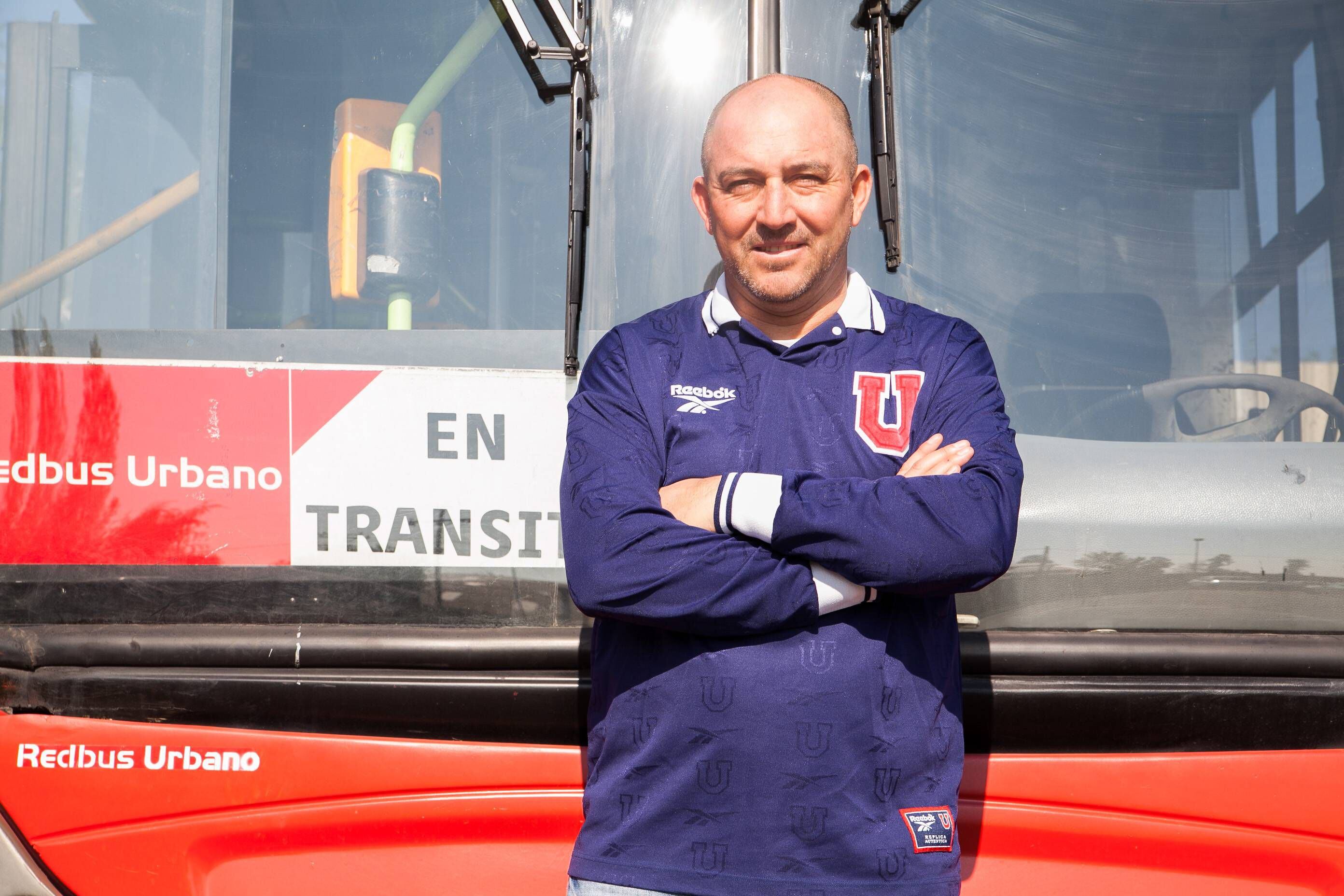 Cristián Mora, el histórico de la U de los '90 que convive entre el  Transantiago y el fútbol amateur