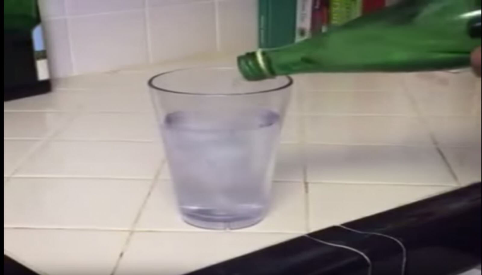 ¿truco O Realidad Miren Lo Que Pasa Con Este Vaso Lleno De Agua Publimetro Chile 