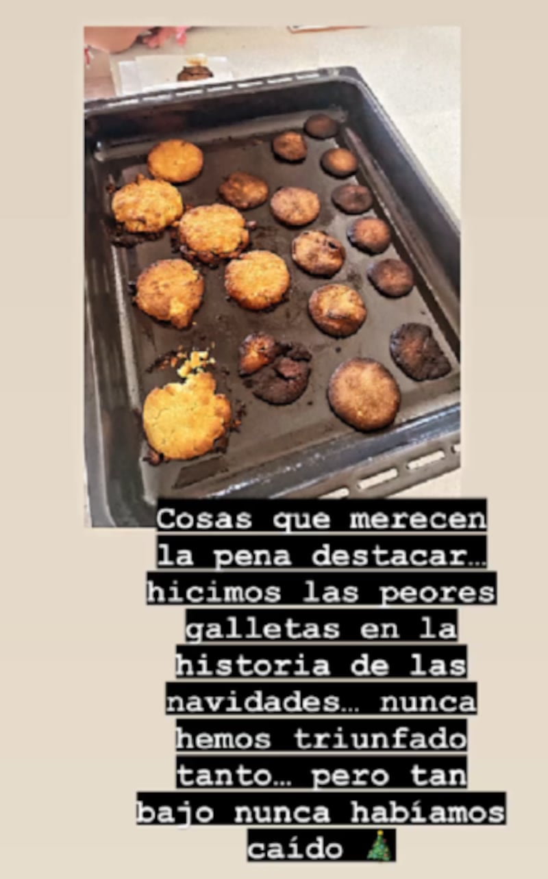 Y es que, al parecer, a la actriz de La ley de Baltazar se le olvidó que había puesto los dulces en el horno y se le quemaron.

“Cosas que merecen la pena destacar… hicimos las peores galletas en la historia de las navidades“, escribió Dayana.

En la captura, se ve que algunas estaban completamente negras y otras bastante tostadas.

“Nunca hemos triunfado tanto, pero tan bajo nunca habíamos caído”, concluyó con humor.