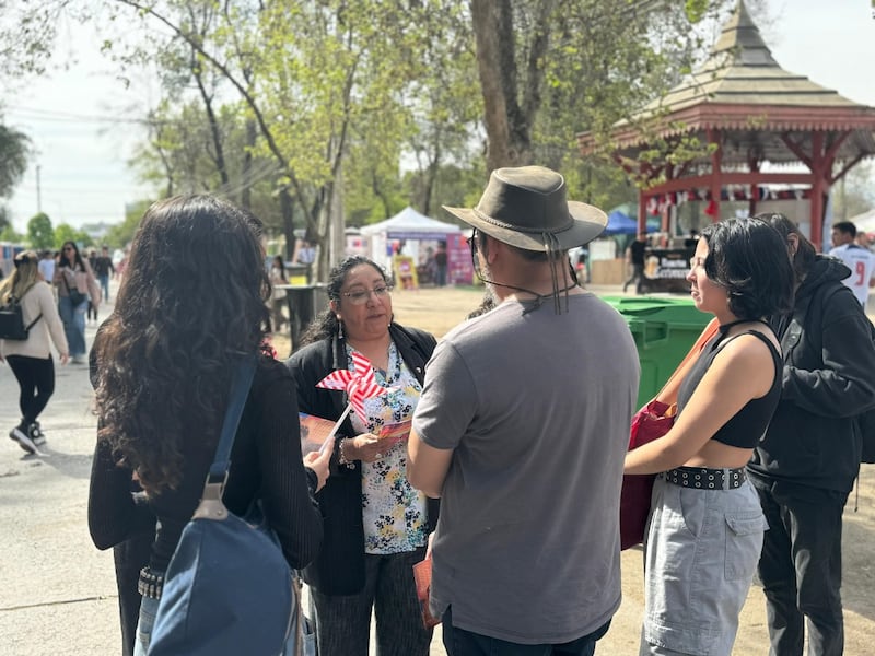 Ministerio de la Mujer refuerza prevención de violencia de género con Punto Morado en las fondas del Parque O’Higgins