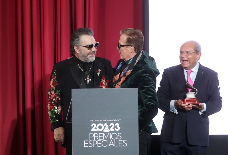 La Semana de la 24ª Entrega Anual del Latin Grammy comenzó con con la entrega de Premios Especiales que incluyó a los siguientes homenajeados: Carmen Linares, Mijares, Arturo Sandoval, Simone, Soda Stereo, Ana Torroja, Alex Acuña, Gustavo Santaolalla y Wisón Torres.