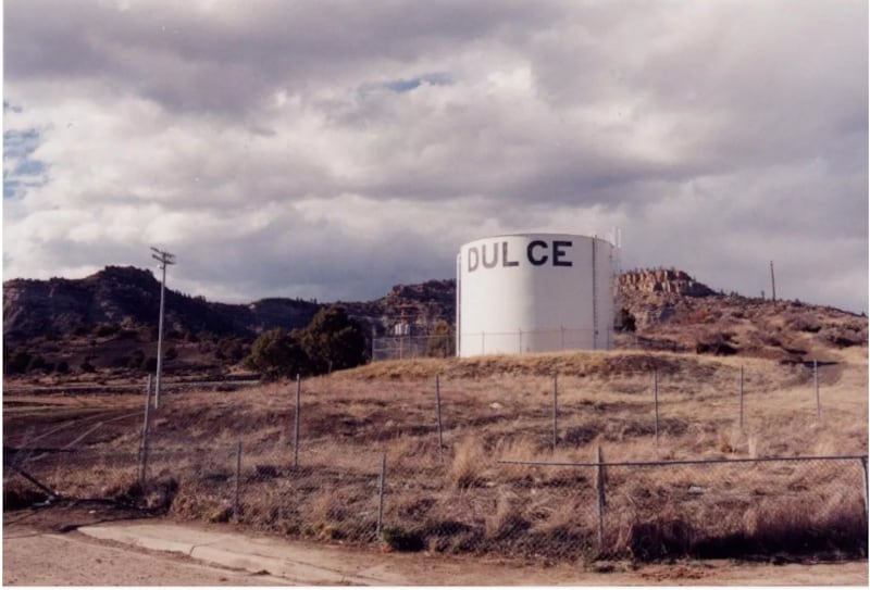 La pequeña ciudad donde se encuentra bajo tierra un ‘laboratorio experimental entre humanos y extraterrestres’.