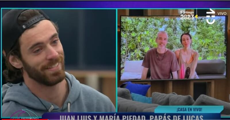 Por segunda vez el participante Lucas Crespo se arrepintió de su renuncia al reality Gran Hermano. Si bien, en la primera oportunidad decidió quedarse antes del plazo de 24 horas que le dieron para pensarlo, en esta ocasión estaba con las maletas listas y sus compañeros formados en el patio para darle el último adiós.  Sin embargo, un mensaje de sus padres lo hizo cambiar de opinión, en el último minuto. 
“Antes que te vayas y para regalonearte te queremos mostrar un mensaje bien especial”, le dijo la animadora Diana Bolocco.