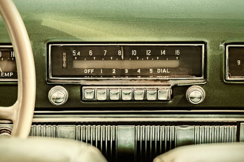 Radio AM de auto clásico