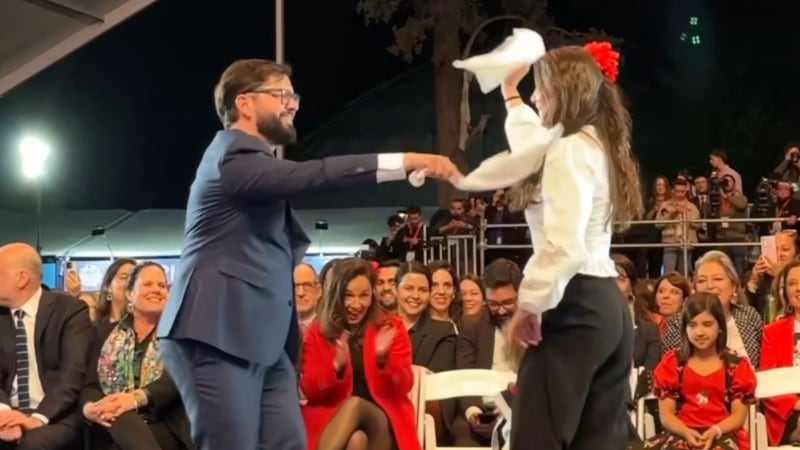 Pie de cueca del Presidente Gabriel Boric y Paula Carrasco