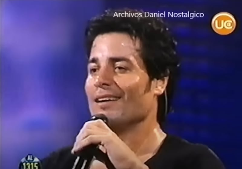 La animadora de Gran Hermano, Diana Bolocco, desclasificó un intenso coqueteo que tuvo con Chayanne, durante una edición del Festival de Viña del Mar del año 2008, donde el artista de talla mundial cantó para su fanaticada y ella fue jurado de la competencia internacional.
Fue el programa de Radio Pauta, “Tarde o Temprano”, que conduce junto a su marido Cristián Sánchez, donde recordó el supuesto interés del artista, quien la habría mirado con otros ojos, aseguró la hermana de Cecilia Bolocco. 
“¿Sabes quién me miró? Ene rato, es más, me cantó todo a mí”, recordó ante la mirada incrédula de su marido.