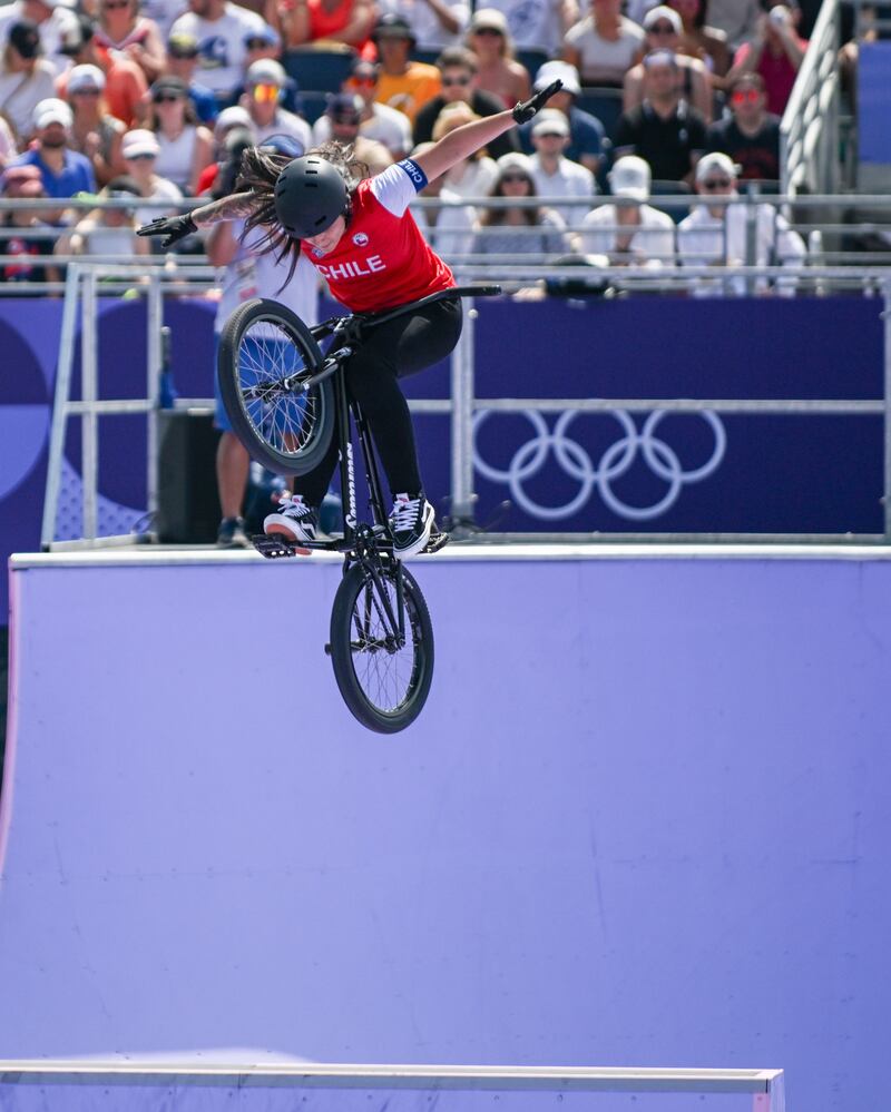 La deportista nacional tuvo una histórica presentación en la competencia de BMX Freestyle de París 2024, donde este martes accedió a la final de la categoría.