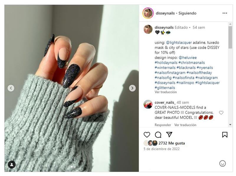 La manicura negra es infalible para lucir manos elegantes en cualquier evento