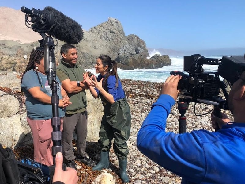 Loreto Aravena regresará este sábado a las pantallas de la señal cultural de Canal 13 gracias a la emisión de la segunda temporada del programa "Somos caleta".