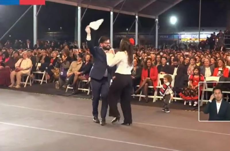 Pie de cueca del Presidente Gabriel Boric y Paula Carrasco