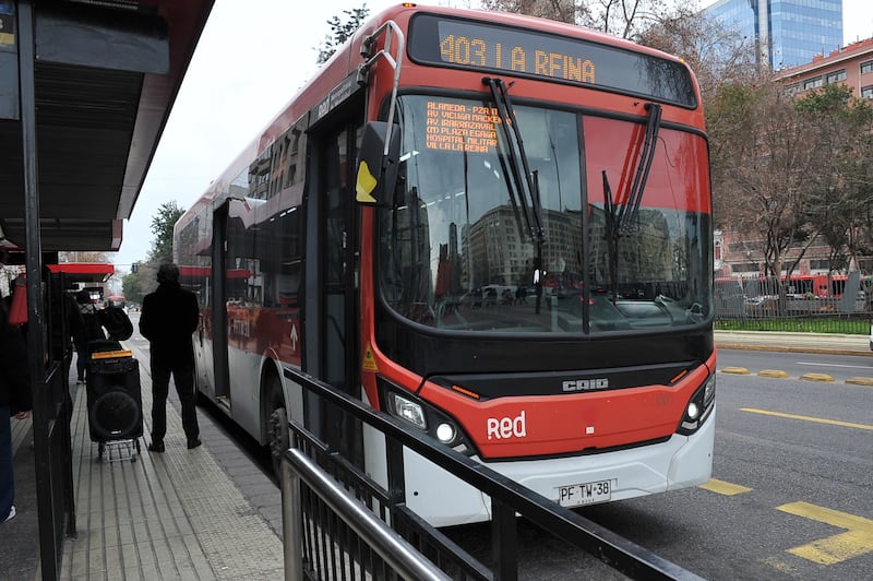 Gobierno advirtió que la falta de electricidad podría afectar el funcionamiento de los buses eléctricos | 05 DE AGOSTO DEL 2024 / SANTIAGO 
Gobierno advirtió que laa falta de electricidad podría afectar el funcionamiento de los buses eléctricos en la Región Metropolitana, ya que Enel no ha reactivado los sistemas de carga necesarios.
FOTO: VICTOR HUENANTE / AGENCIAUNO