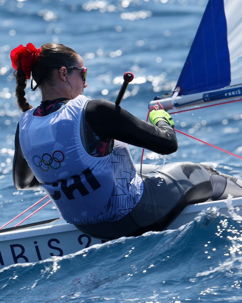 La velerista nacional se mantuvo en puestos secundarios en la clase ILCA 6 de la Vela de los JJ.OO. París 2024.