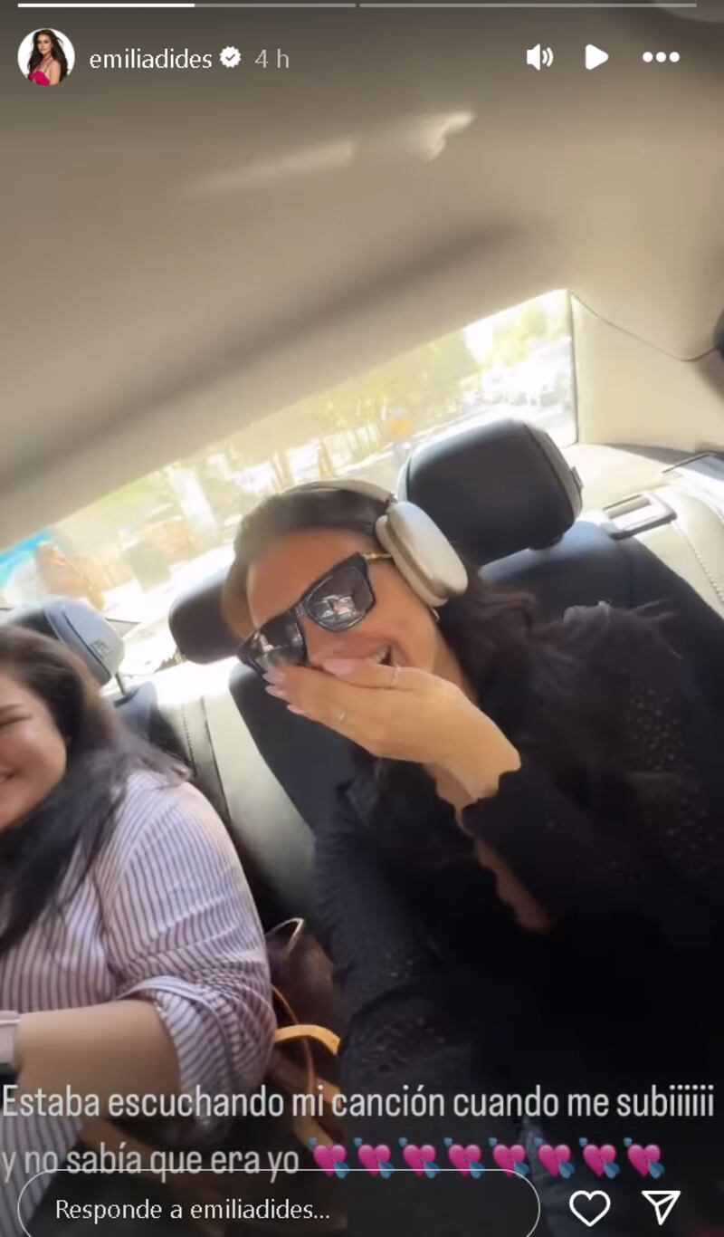 Emilia Dides se subió a un taxi y sonó su canción: así reaccionó la reina de belleza.