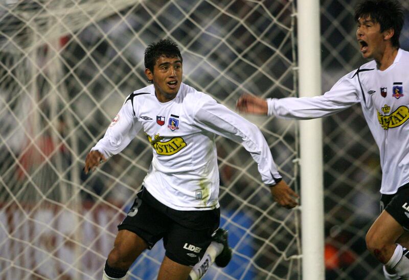 Arturo Vidal con la camiseta de Colo Colo.