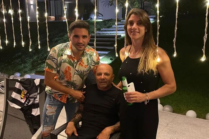 Jorge Sampaoli con Alejandro y Sabrina, sus hijos mayores