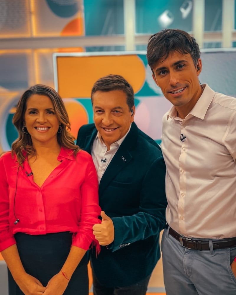 El periodista de CHV invitó a sus compañeros del matinal para su debut como DJ en el Club Amanda.