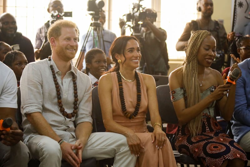 Harry y Meghan en Nigeria.