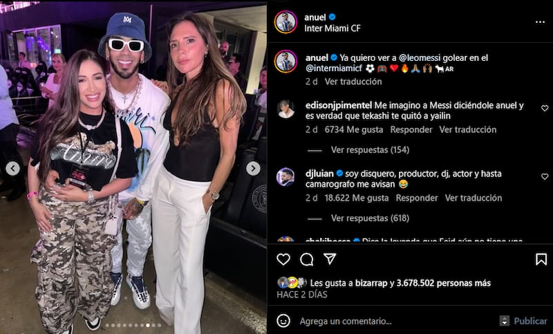 Anuel posó con Victoria Beckham