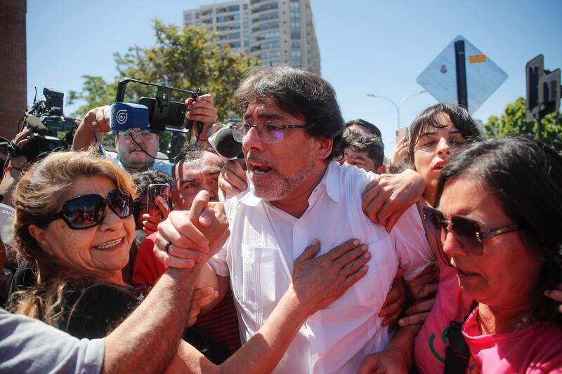 Ex alcalde de Recoleta Daniel Jadue concurre a votar | 27 DE OCTUBRE DE 2024 / RECOLETA
El ex alcalde de Recoleta, Daniel Jadue, llega al Colegio Bilingüe República de Paraguay para sufragar durante el segundo día de Elecciones de Alcalde y Gobernadores Regionales
FOTO: LUKAS SOLIS/AGENCIAUNO