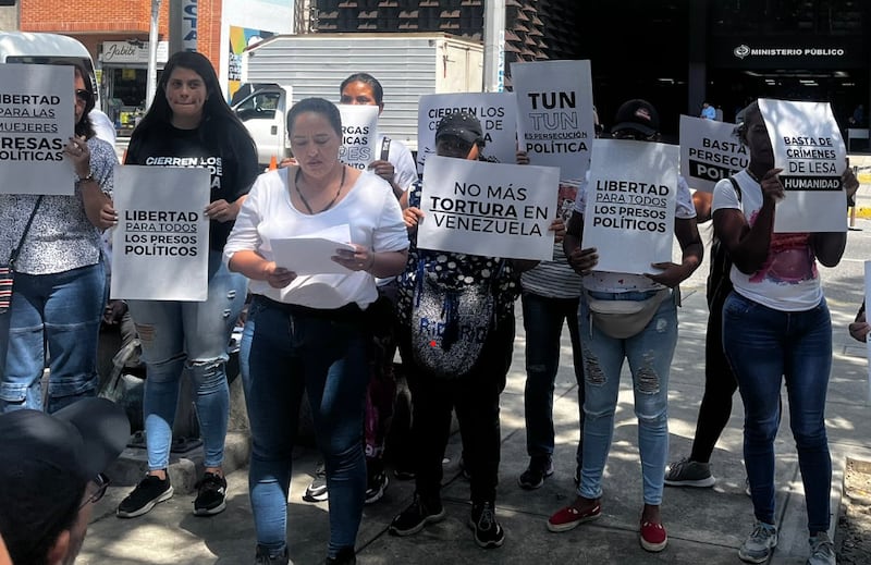 Madres de presos políticos en Yare III se concentran frente al Ministerio Público para exigir la libertad de sus familiares. Consignarán documento ante la Fiscalía General  solicitando su libertad plena.