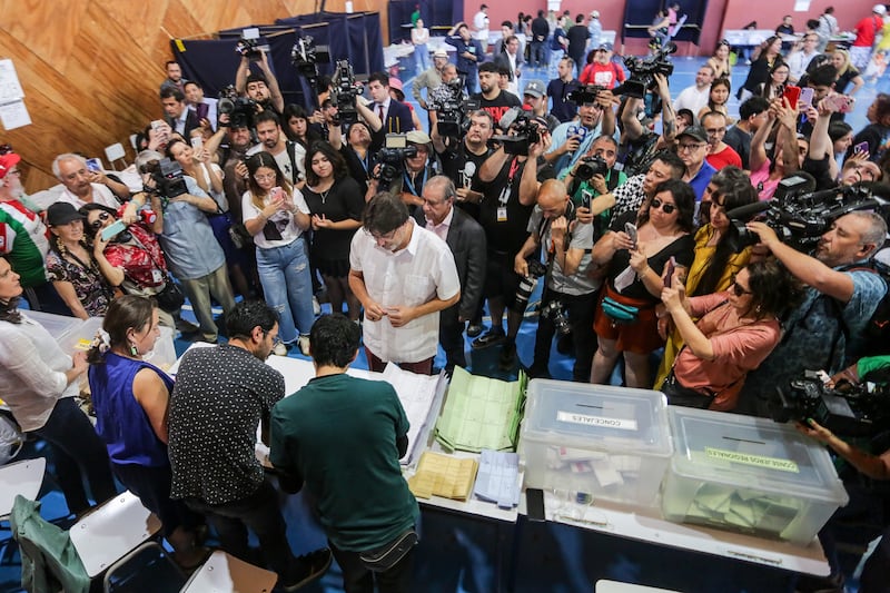 Ex alcalde de Recoleta Daniel Jadue concurre a votar | 27 DE OCTUBRE DE 2024 / RECOLETA
El ex alcalde de Recoleta, Daniel Jadue, llega al Colegio Bilingüe República de Paraguay para sufragar durante el segundo día de Elecciones de Alcalde y Gobernadores Regionales
FOTO: LUKAS SOLIS/AGENCIAUNO