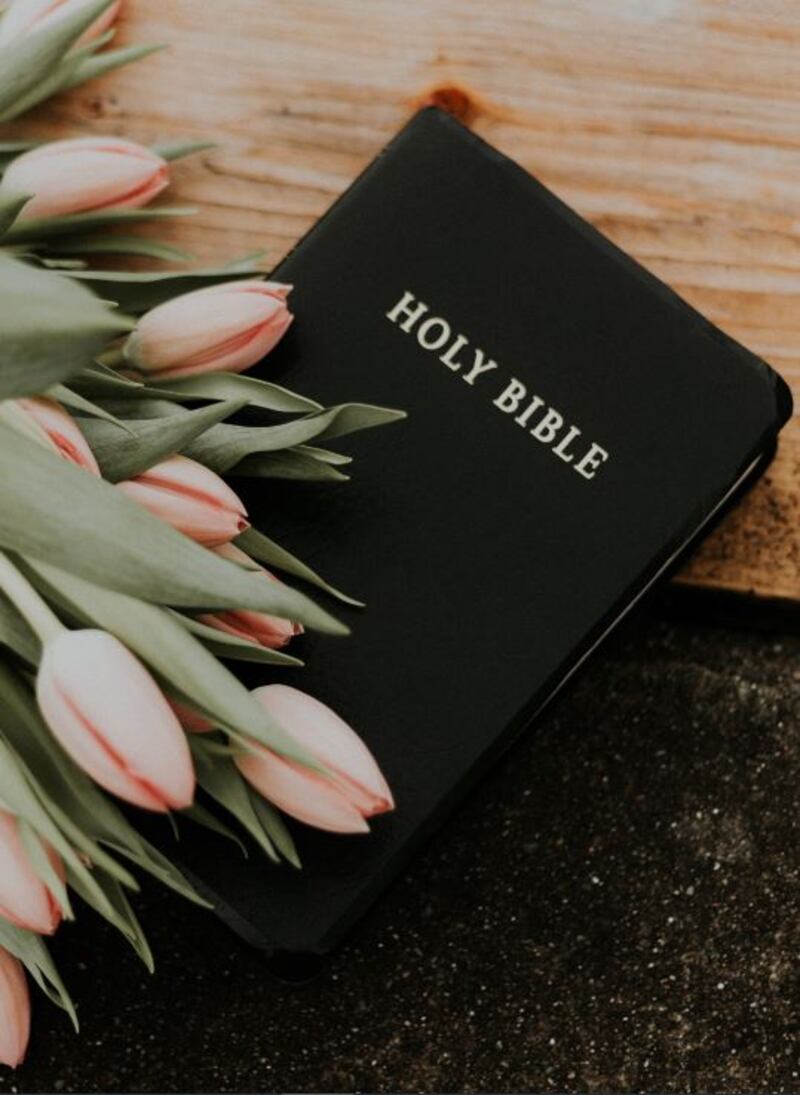 Los padres creyentes en Dios pueden encontrar el nombre para sus hijos en las páginas de la Biblia