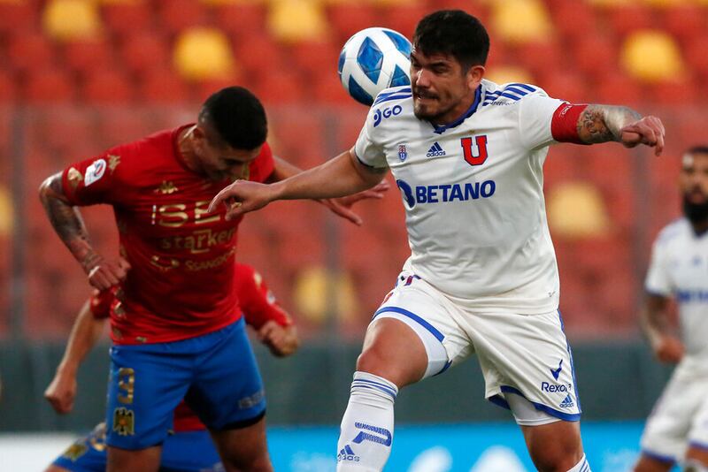 Luis Casanova ya ha portado la jineta de capitán en la U