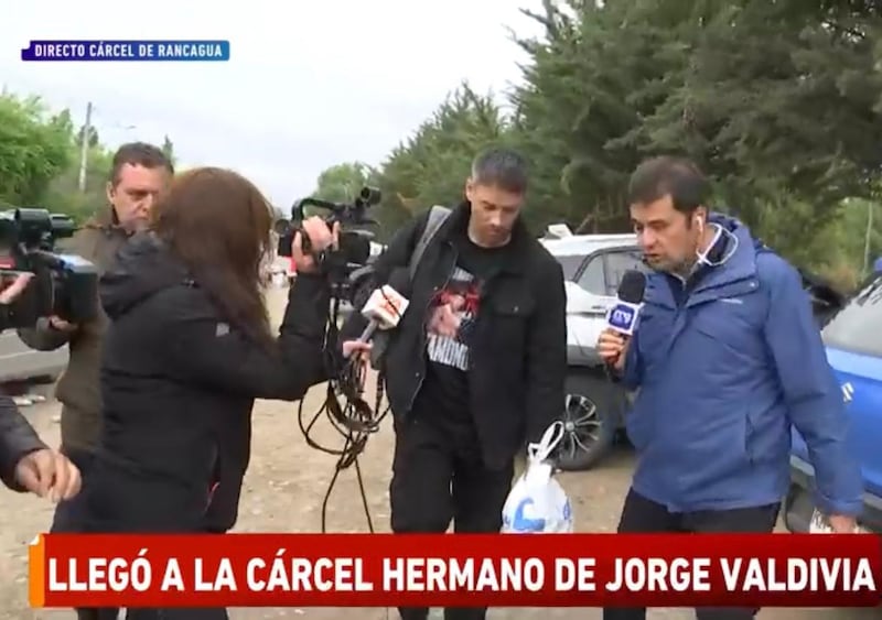 Claudio Valdivia llegó hasta la Cárcel de Rancagua para visitar a su hermano Jorge. Meganoticias