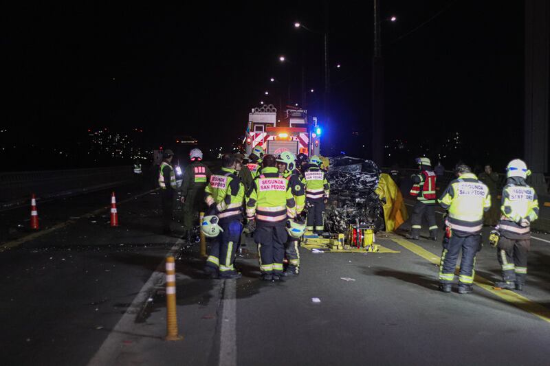 CONCEPCION: Colisión frontal deja 4 fallecidos y 15 lesionados en puente Llacolén | 20 DE NOVIEMBRE DE 2024/CONCEPCION

Colisión frontal de vehículo menor y taxibus de empresa EME Bus deja 4 fallecidos y 15 lesionados, en puente Llacolén, de la comuna de Concepción 

FOTO: RODRIGO FUICA/AGENCIA UNO