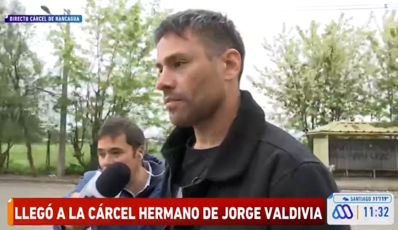 Claudio Valdivia llegó hasta la Cárcel de Rancagua para visitar a su hermano Jorge. Meganoticias