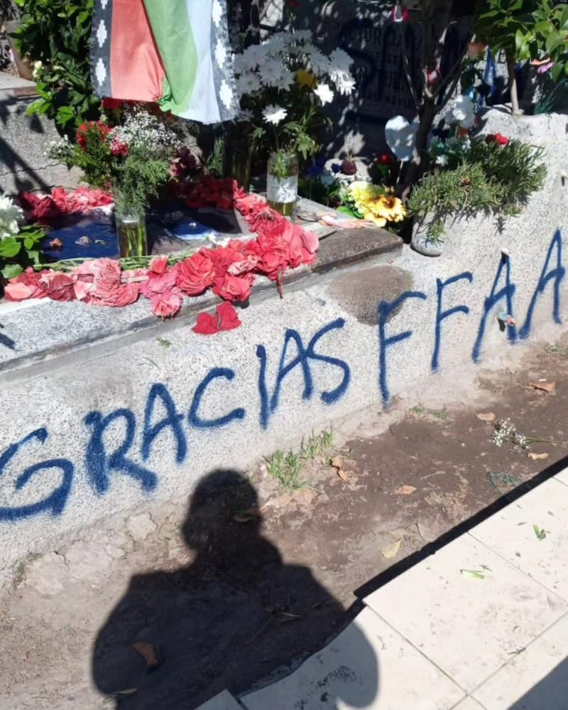 Rayados tumba Víctor Jara