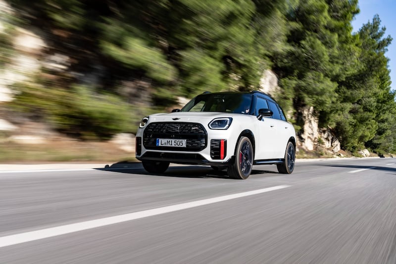 El Mini John Cooper Works 2025 llega a Chile