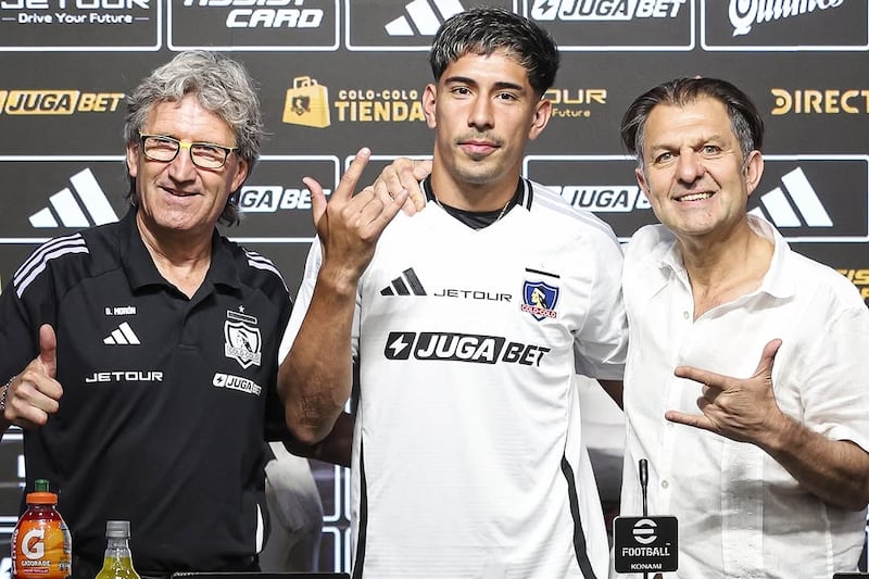 El delantero uruguayo fue presentado esta tarde por el presidente de ByN y el gerente deportivo de la concesionaria como nuevo refuerzo de Colo Colo.