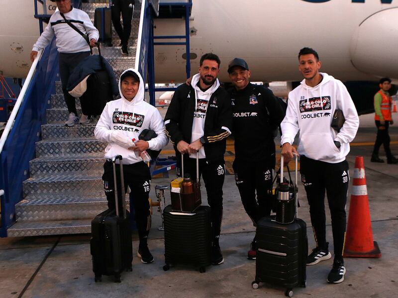 Los jugadores albos aterrizaron la tarde de este martes en suelo peruano.