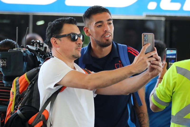 Gabriel Castellón fue uno de los integrantes del plantel universitario que se embarcó este mediodía la Octava Región para enfrentar a River Plate en otro duelo amistoso de los azules.