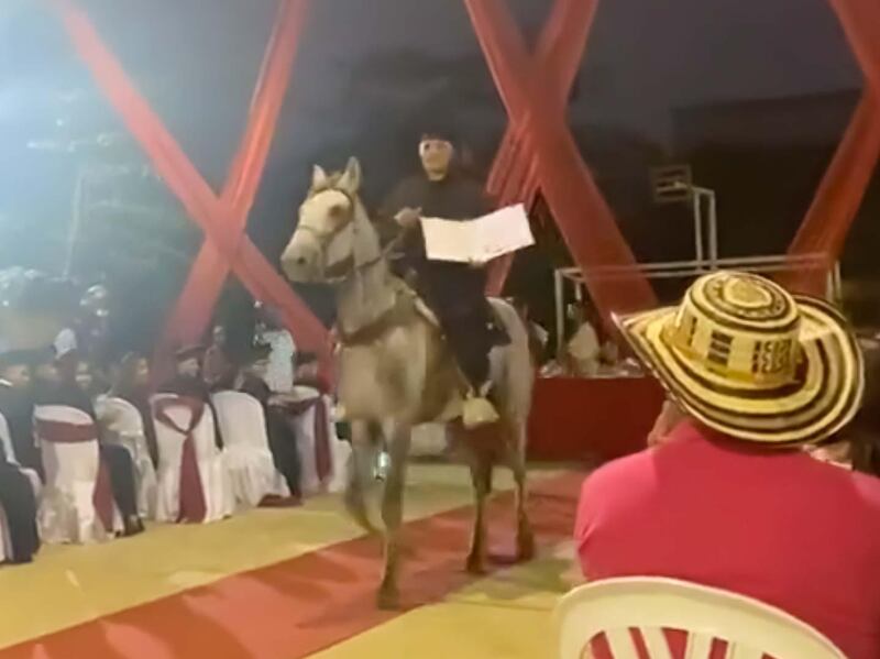 Su caballo lo llevaba todos los días al colegio