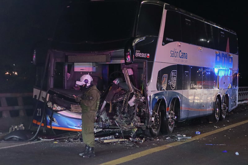 CONCEPCION: Colisión frontal deja 4 fallecidos y 15 lesionados en puente Llacolén | 20 DE NOVIEMBRE DE 2024/CONCEPCION

Colisión frontal de vehículo menor y taxibus de empresa EME Bus deja 4 fallecidos y 15 lesionados, en puente Llacolén, de la comuna de Concepción 

FOTO: RODRIGO FUICA/AGENCIA UNO