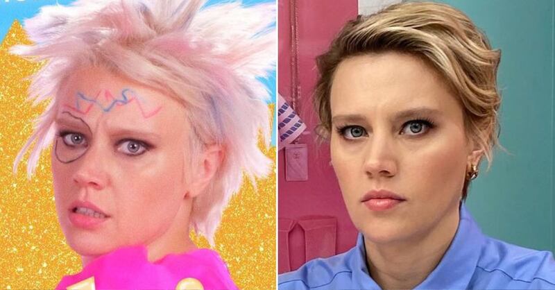 Kate McKinnon en 'Barbie' y en la vida real