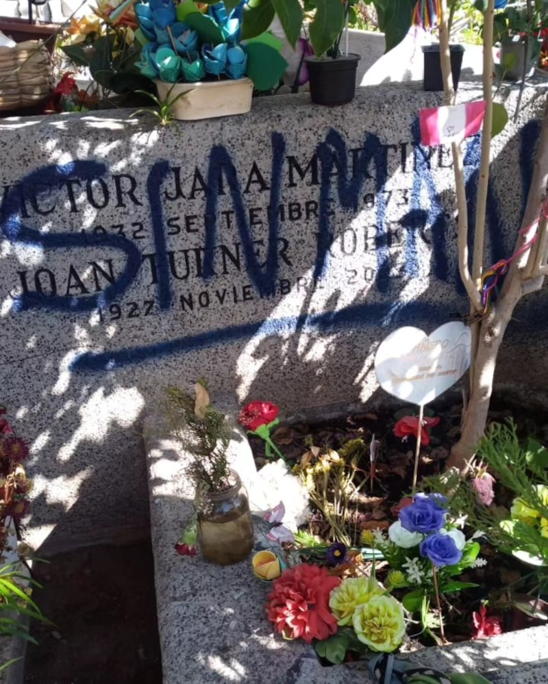 Rayados tumba Víctor Jara
