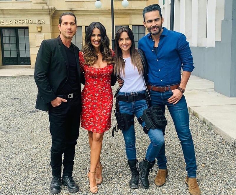 Gregorio Pernía, Catherine Siachoque, Carmen Villalobos y Fabián Ríos en el set de 'El final del paraíso'