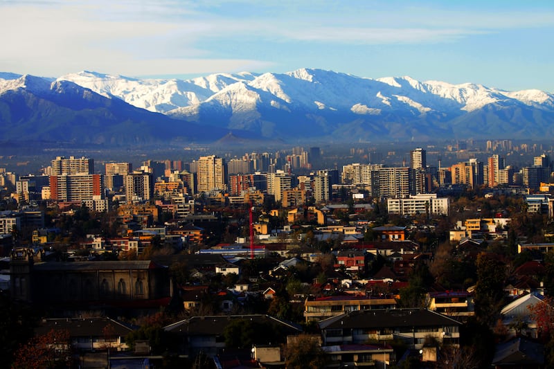 Santiago Despejado | 29 de Mayo de 2013/SANTIAGO
Despues de un sistema frontal lluvioso el clima dio un respiro a la Region Metropolitana permitiendo a los santiaguinos disfrutar de la vista nevada de la cordillera. En tanto, no se descartan nuevas precipitaciones para este viernes en la capital. 
FOTO:CRISTOBAL ESCOBAR/AGENCIAUNO