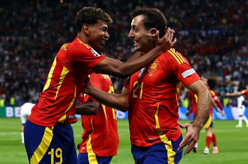 Mikel Oyarzabal festeja el gol del triunfo de España ante Inglaterra