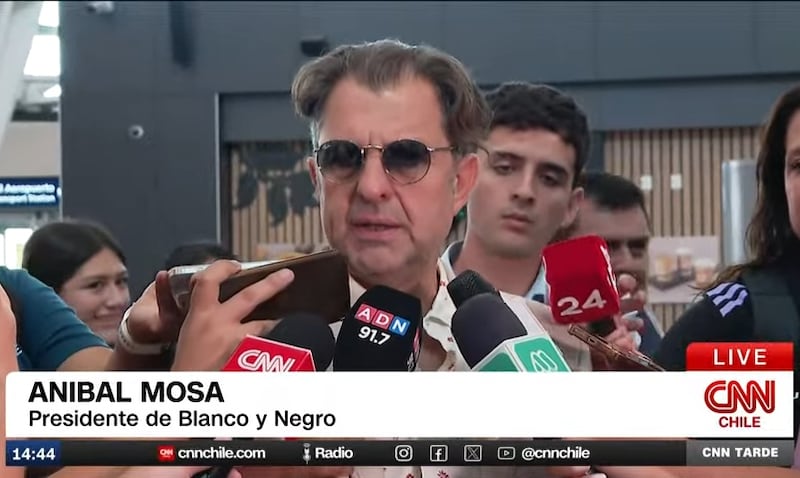 El presidente de la concesionaria evidenció su incomodidad con la decisión del defensor uruguayo y su representante, de no presentarse a entrenar en Colo Colo mientras no se negocie su venta a un club en el extranjero.