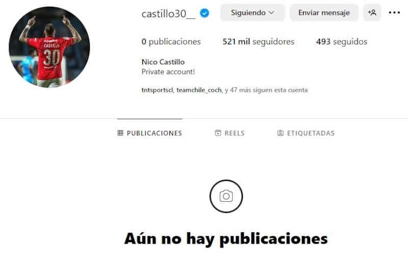 El delantero eliminó sus publicaciones de redes sociales tras conocerse de su castigo de tres fechas por los gestos que hizo en el clásico universitario y los dichos del periodista Juan Cristóbal Guarello, quien aseguró que el cruzado se retirará del fútbol debido a sus lesiones.