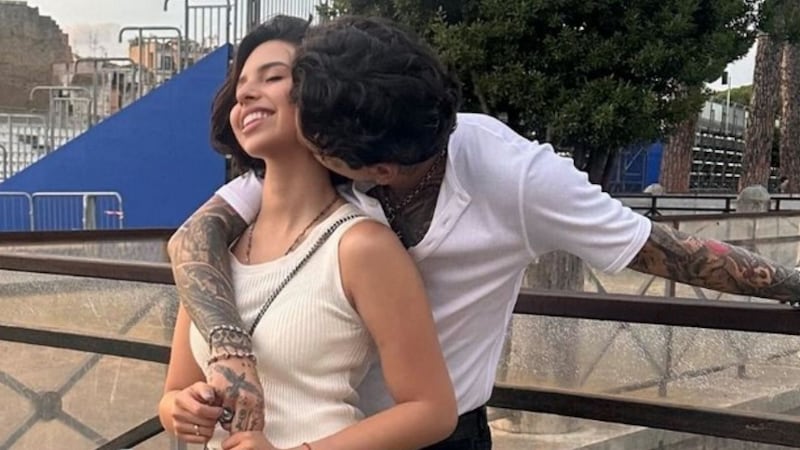 La hija de Pepe Aguilar reveló a Hola que está saliendo con Christian Nodal