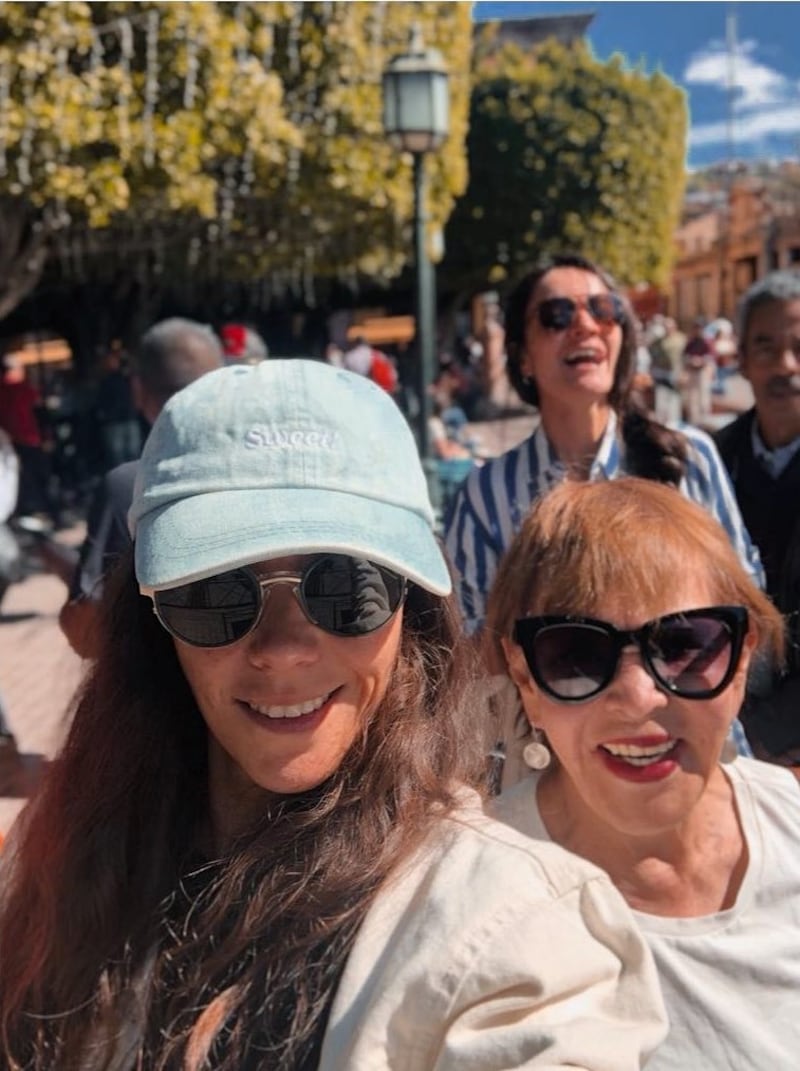 Gloria Gómez junto a su hija