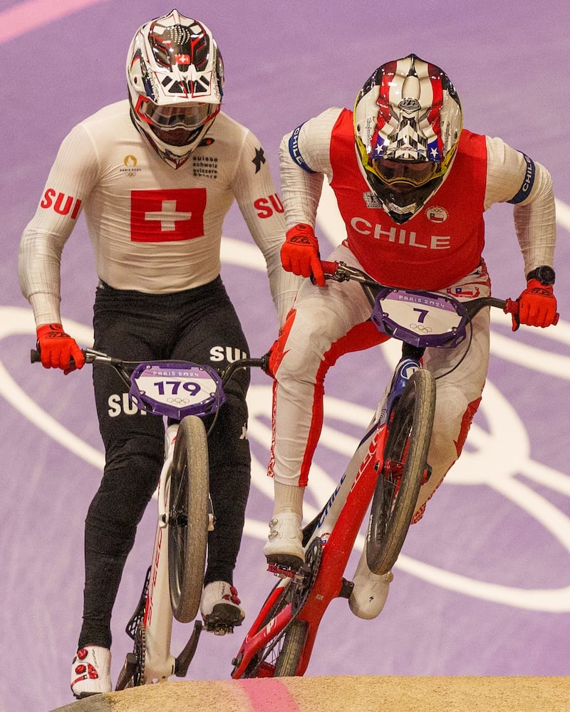 El representante del Team Chile clasificó a las semifinales del BMX Racing en París 2024 gracias a su actuación en el repechaje.