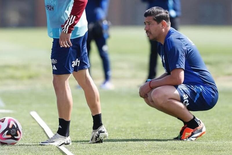 El entrenador de la Sub 20 de Chile reconoció tras la derrota ante Colombia por 3-1 que el fútbol nacional está muy por debajo de los procesos formativos de otros países sudamericanos.