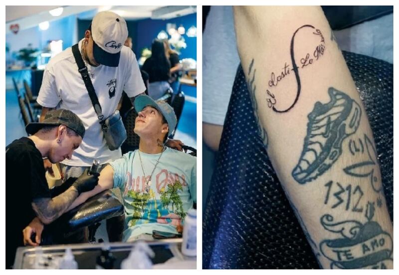 Los artistas fueron tatuados con el mismo motivo por el artista Sebastián Frost.